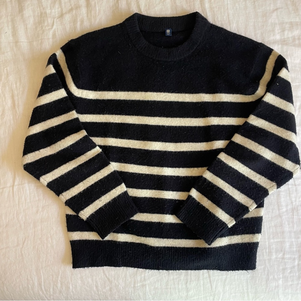 Uniqlo Kids Navy and White Sweater